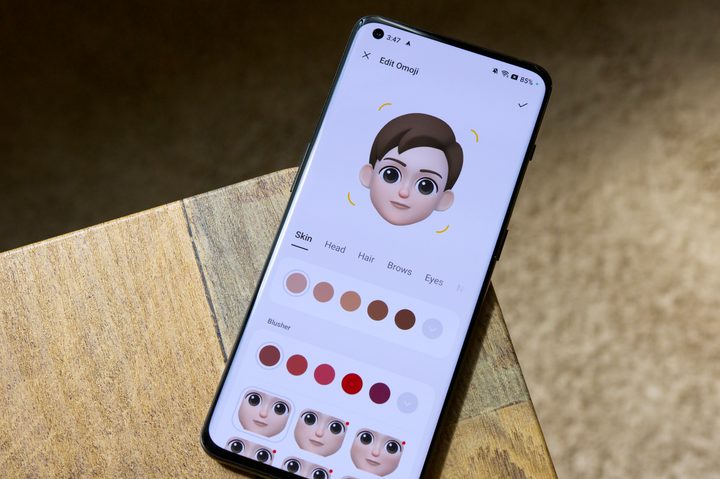 Editing an Omoji in OxygenOS 13.
