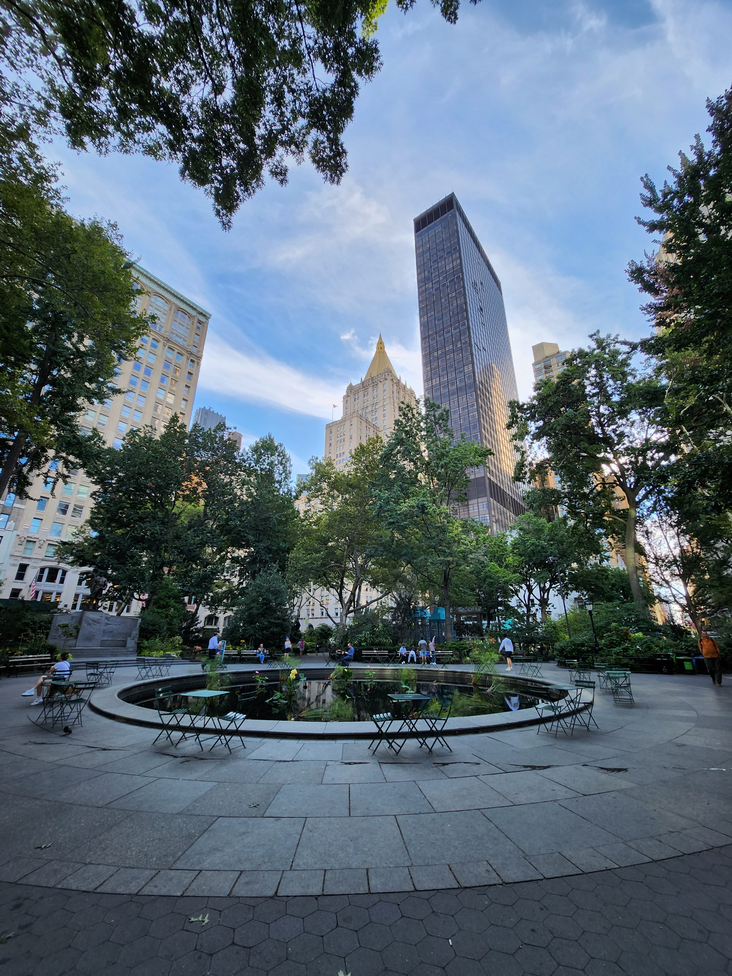 Photo of a skyscrape in New York City.