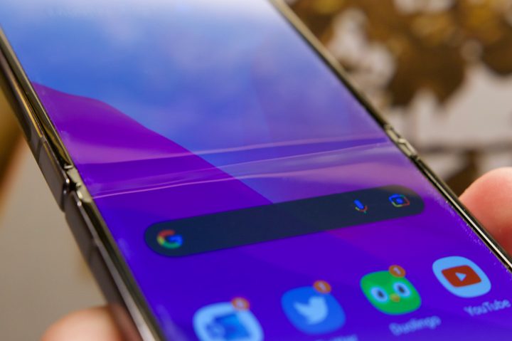 The crease on the Samsung Galaxy Z Flip 4.