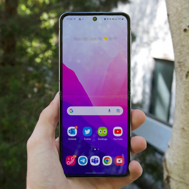 Someone holding the Samsung Galaxy Z Flip 4.