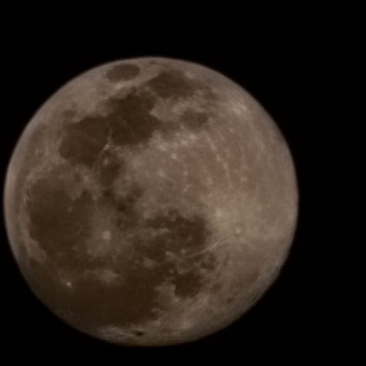 Full moon shot on Galaxy S22 Ultra