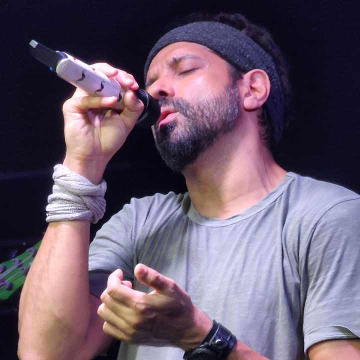 Farhan Akhtar singing