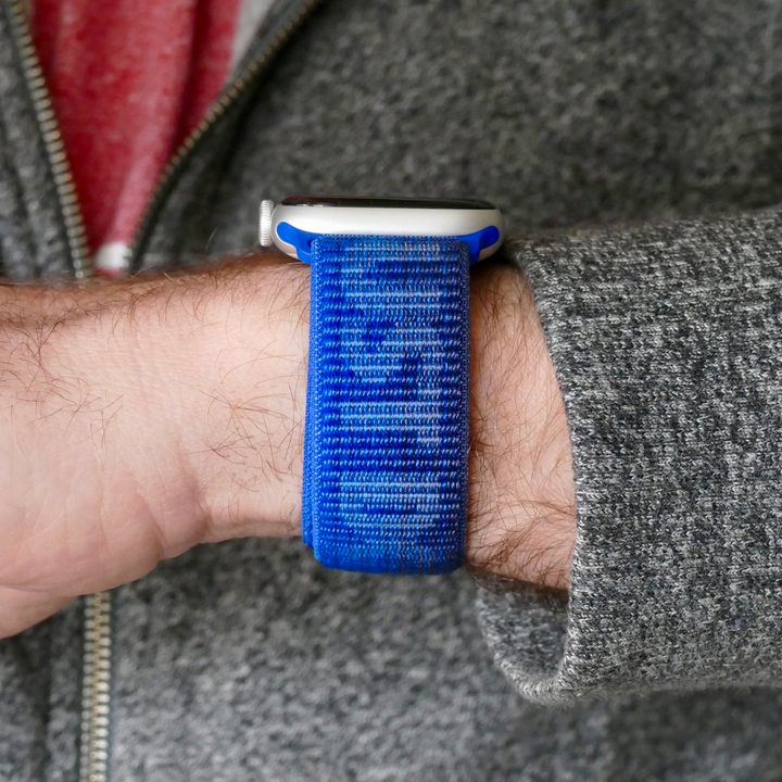 The back of the Apple Watch SE 2 worn on a mans wrist.