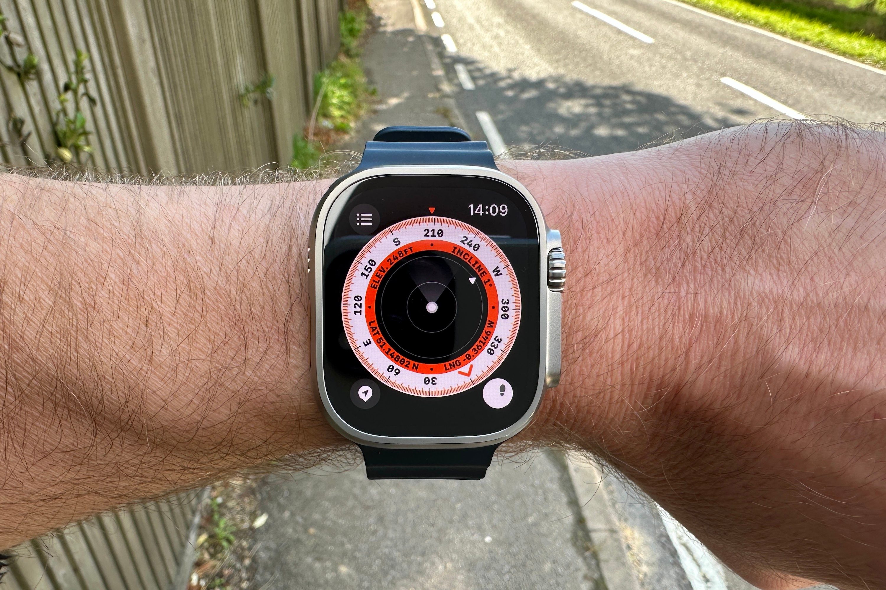 Back Track showing the direction to walk on the Apple Watch Ultra.