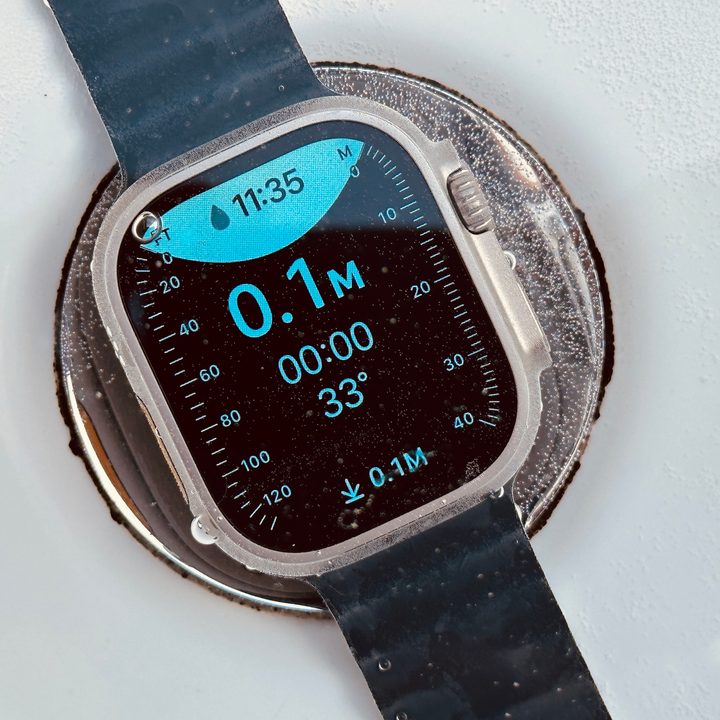 Using the Depth Gauge on the Apple Watch Ultra.