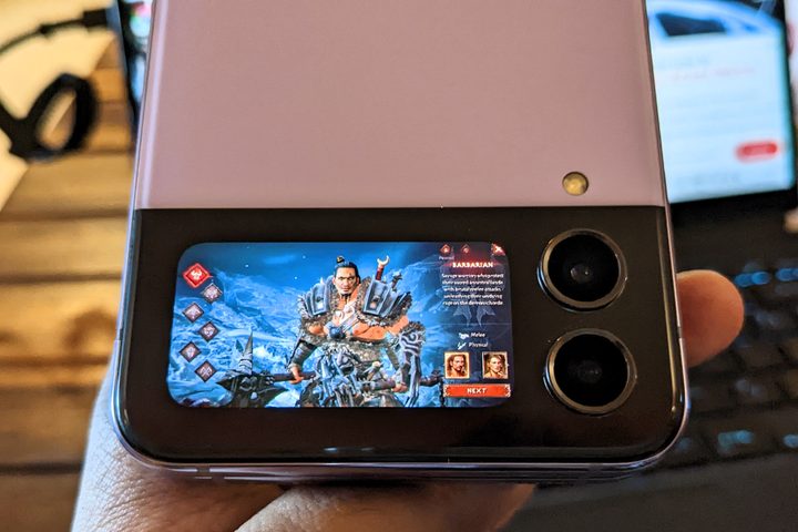 Diablo Immortal on Galaxy Z Flip 4