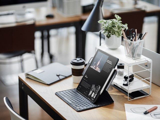 ESR Ascend Keyboard Case Lite on table with iPad connected.