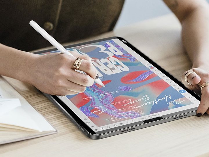 ESR Paper Feel Magnetic Screen Holderr to protect against screen damage.