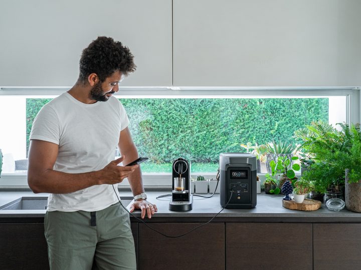 EcoFlow DELTA 2 charging coffee machine (appliance) in the home.