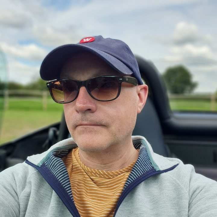 Samsung Galaxy Z Flip 4 Portrait selfie.