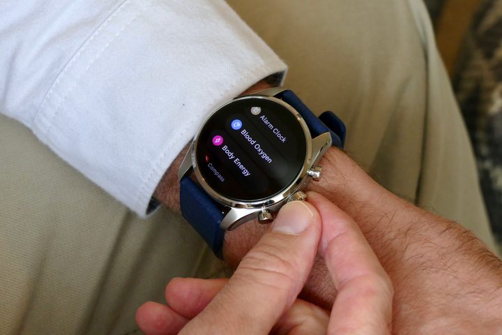 Main menu on the Montblanc Summit 3.