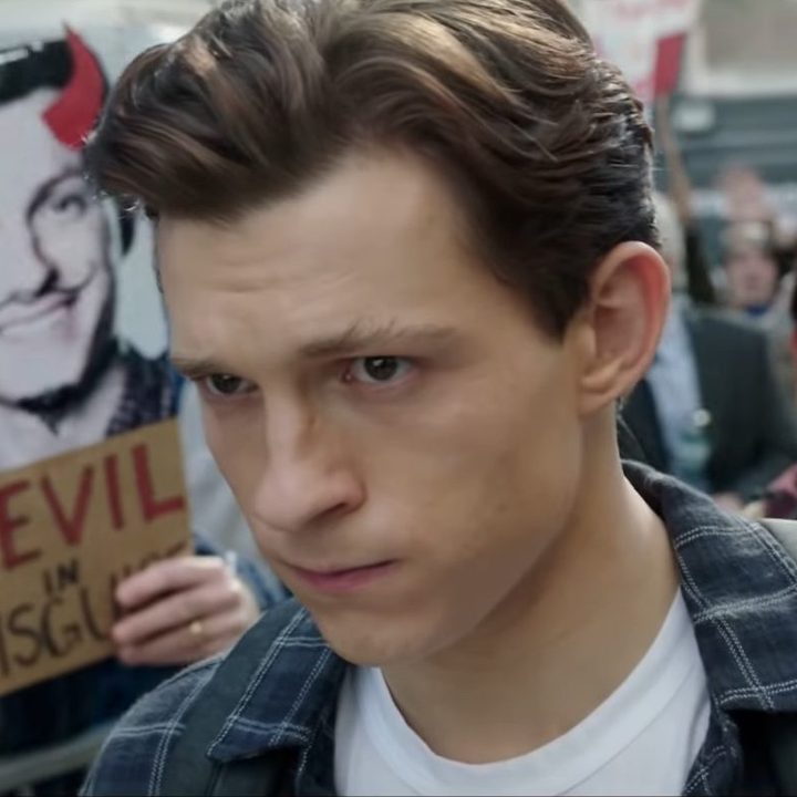 spider-man-no-way-home-peter-walking-to-school