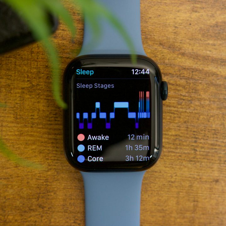 Apple Watch Series 8 showing sleep tracking results.