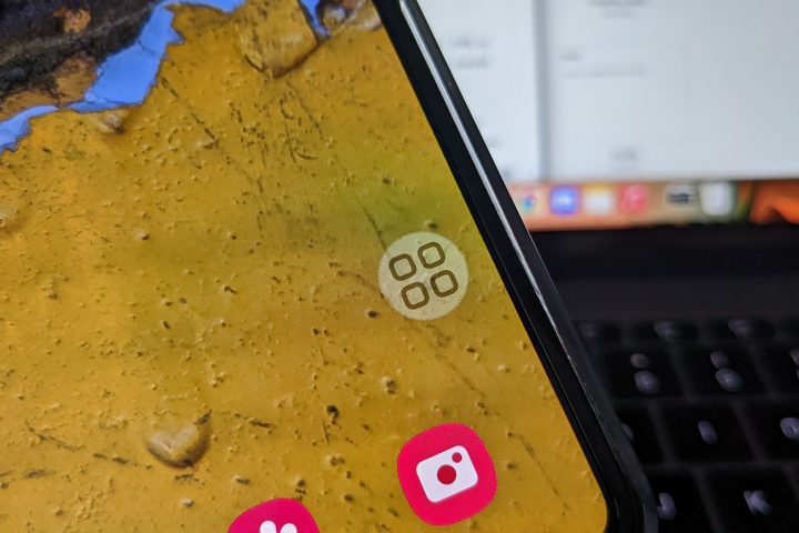 Samsung Galaxy Z Fold 4 smart assistant icon