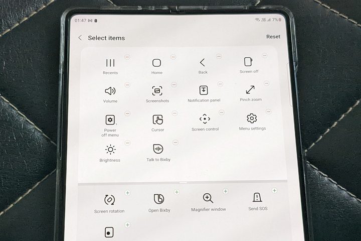 Samsung Galaxy Z Fold 4 smart assistant dashboard