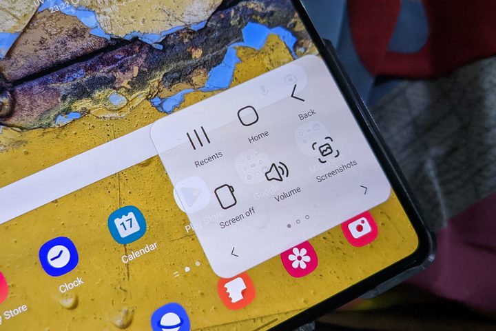 Samsung Galaxy Z Fold 4 smart assistant