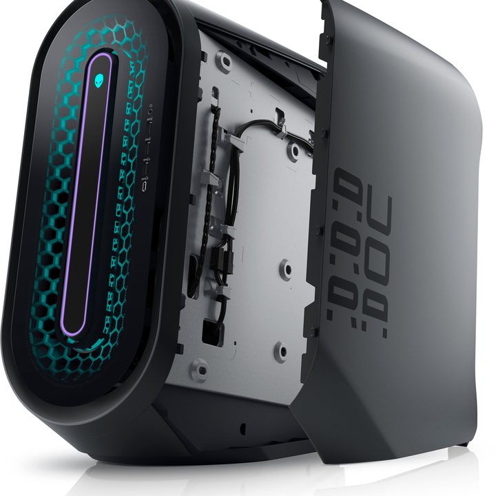 Alienware Aurora R15 solid door.