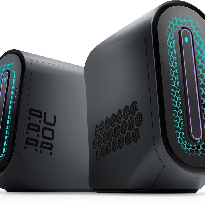 Alienware Aurora R15 solid door black.