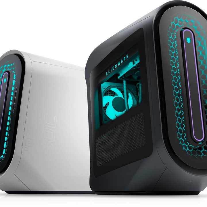 Alienware Aurora R15 white clear panel.