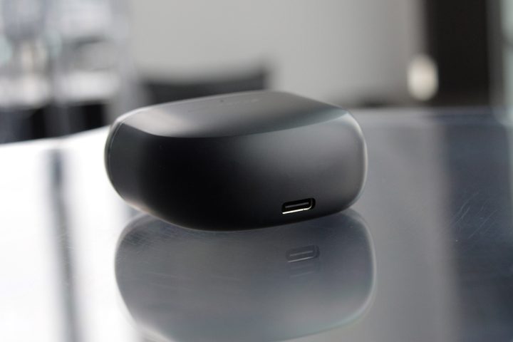 Bose QuietComfort Earbuds II charging case.