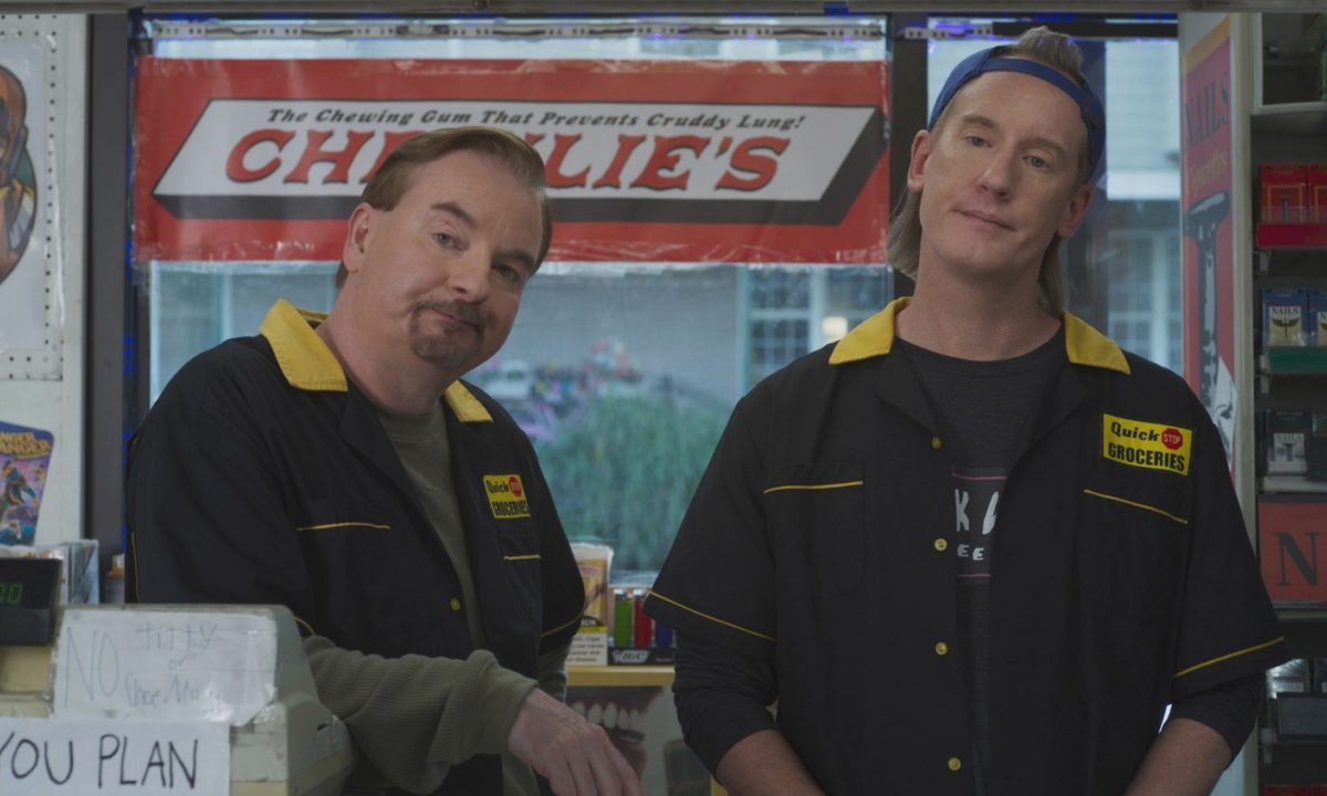 Brian O'Halloran and Jeff Alexander stand behind a counter in Clerks III.
