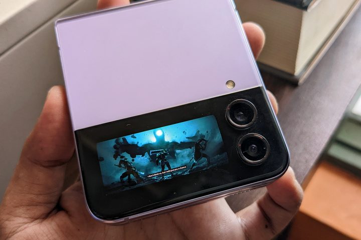 Shadow Fight cinematic on Samsung Galaxy Z Flip 4 cover screen.