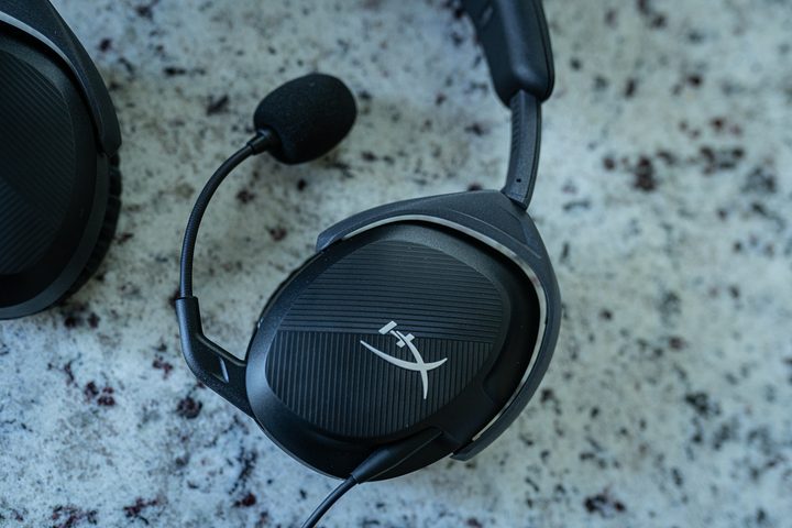 HyperX Cloud Stinger 2 earcup with microphone.