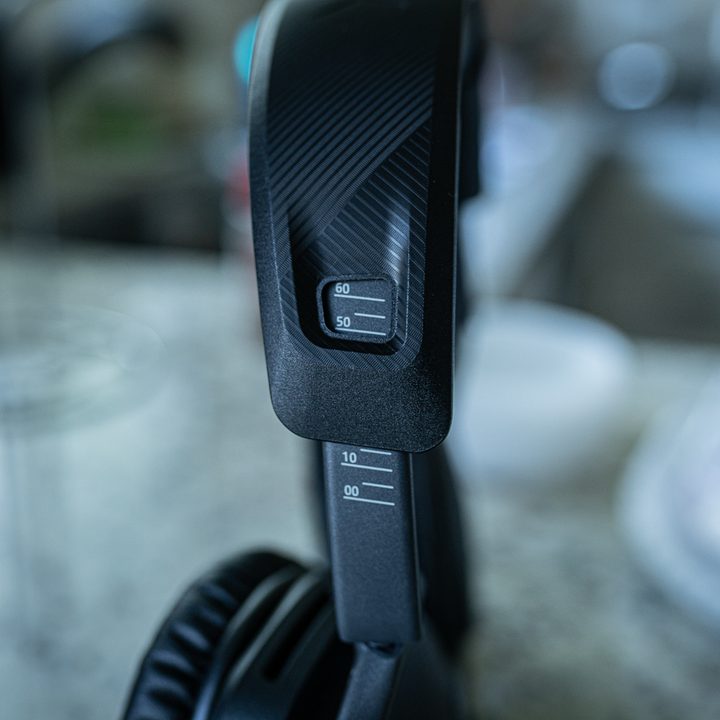 Headband adjustment on the HyperX Cloud Stinger 2.