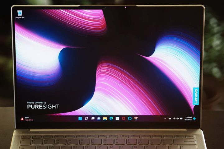 The screen of the Lenovo Slim 9i.