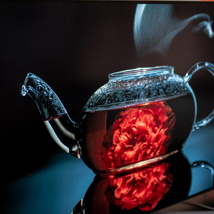 A steaming pot video on the UltraGear 48-inch OLED monitor.