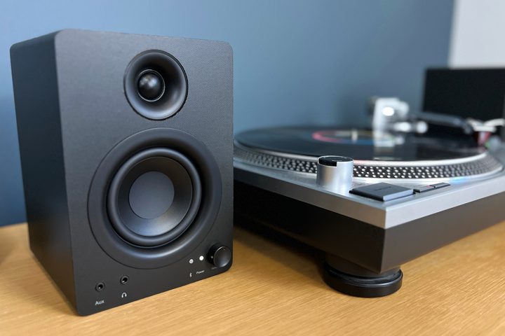 The Monoprice DT-3BT speakers connected to a turntable.