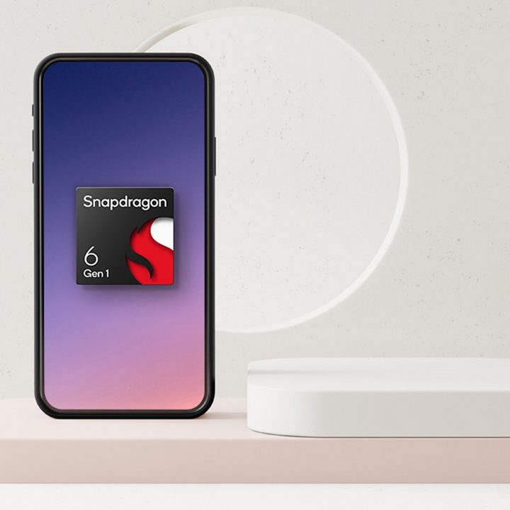 Qualcomm snapdragon 6 Gen 1 advertised on a smartphone display.