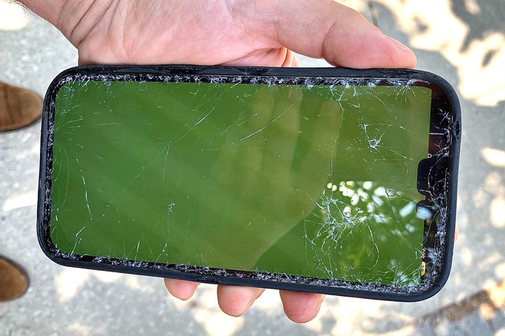 The damaged iPhone of Douglas Sonders.