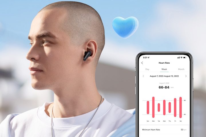 Man wearing Soundcore Liberty 4 with hear rate app in the foreground.