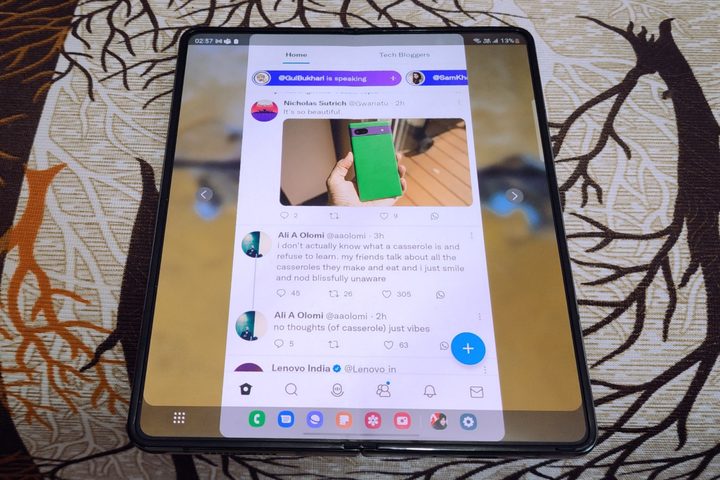 Twitter on Samsung Galaxy Z fold 4
