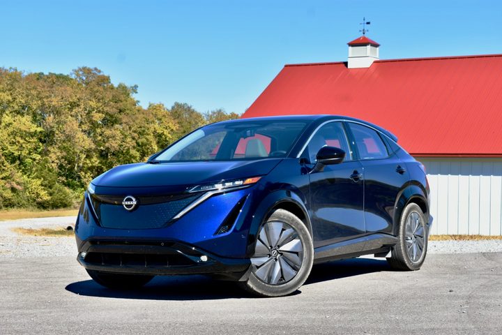 Front three quarter view of the 2023 Nissan Ariya.