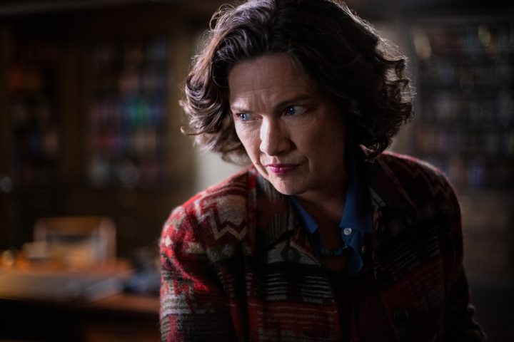 Heather Langenkamp looks to the side in Netflix's The Midnight Club.