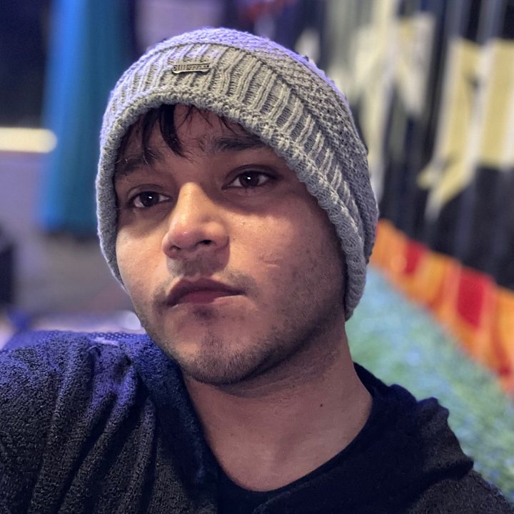 Indoor portrait selfie clicked by iPhone 14 Pro.