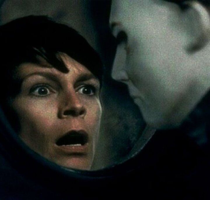 Laurie Strode finally sees Michael Myers through a window in Halloween H20