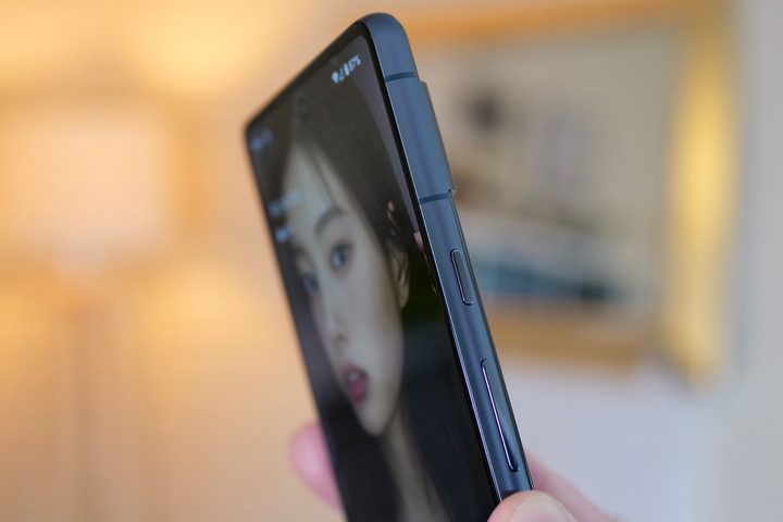 The side of the Google Pixel 7.