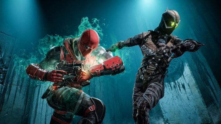 Red Hood fights a Talon in Gotham Knights.
