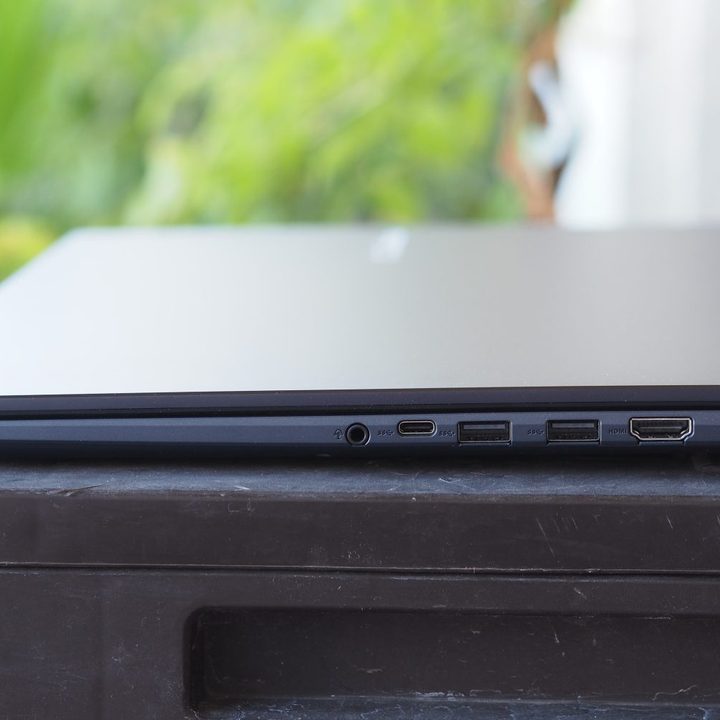 asus vivobook 17x review right view