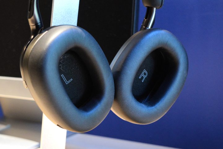 Bowers & Wilkins Px8 earcup interiors..