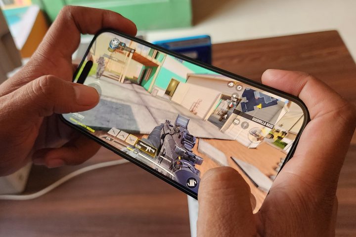 Playing Call of Duty Mobile on iPhone 14 Pro
