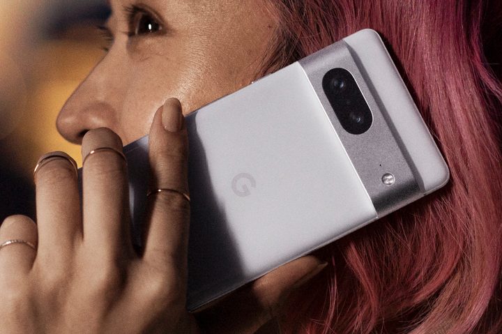 Someone holding a white Google Pixel 7.