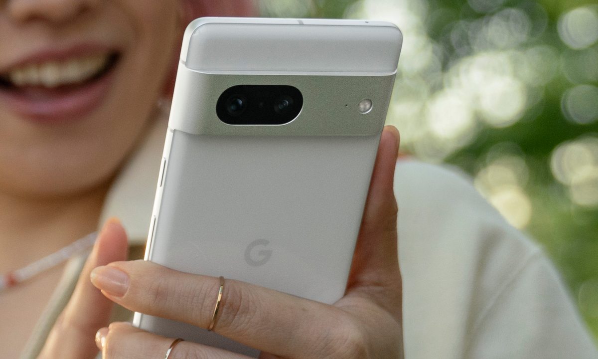 Someone holding a white Google Pixel 7.