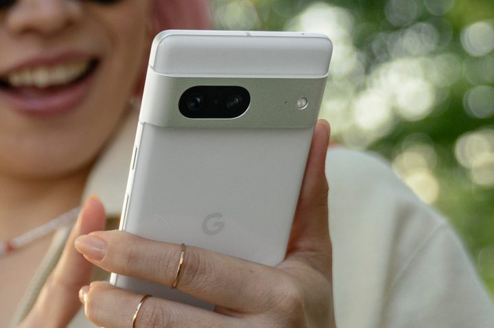 Someone holding a white Google Pixel 7.