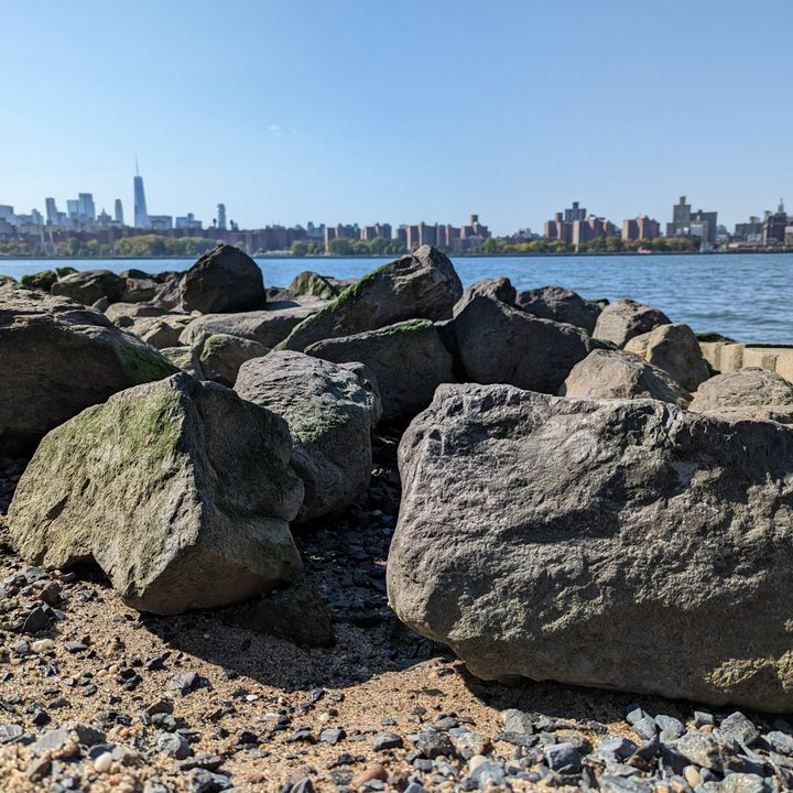 Photo of rocks by the water, taken with the Pixel 7 Pro.