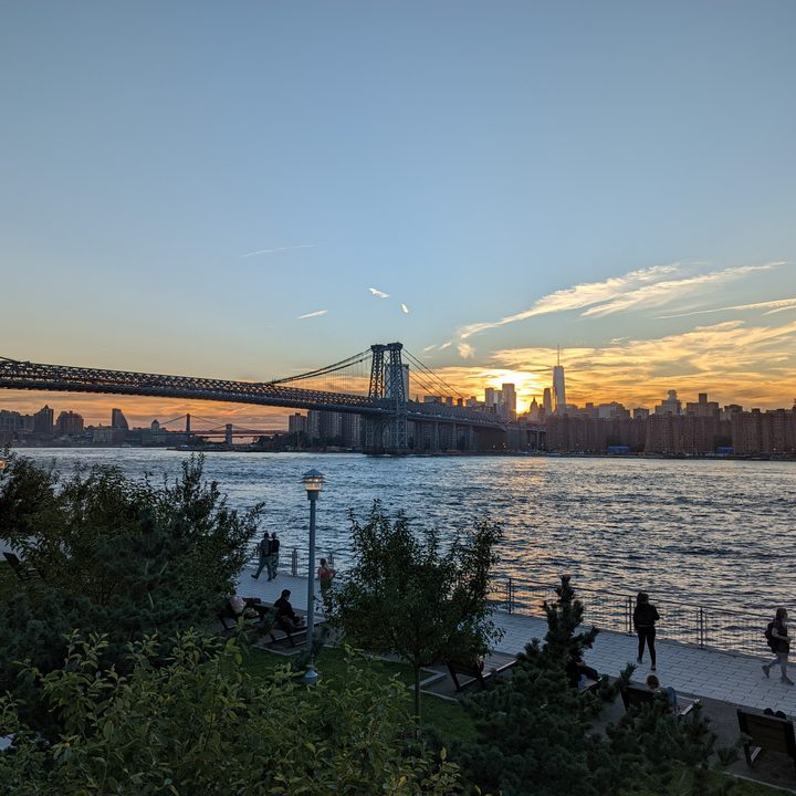 Photo of a bridge in Brooklyn, taken with the Pixel 7 Pro.