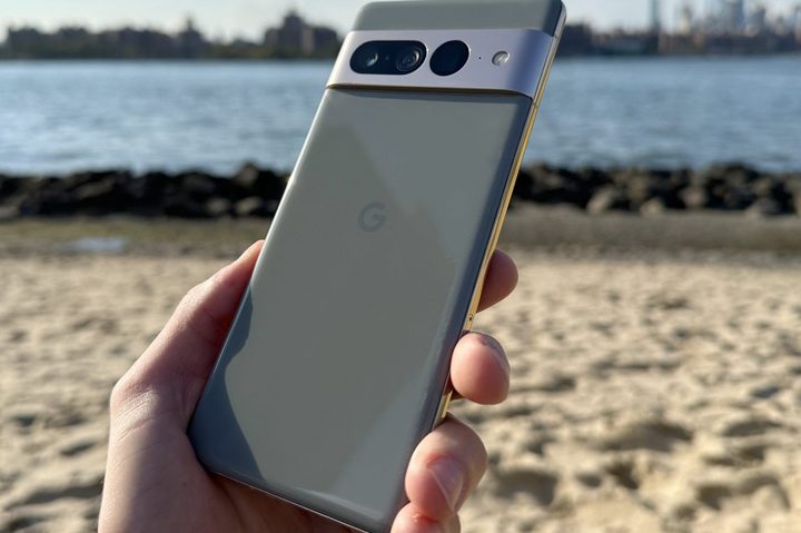 Holding the Pixel 7 Pro.
